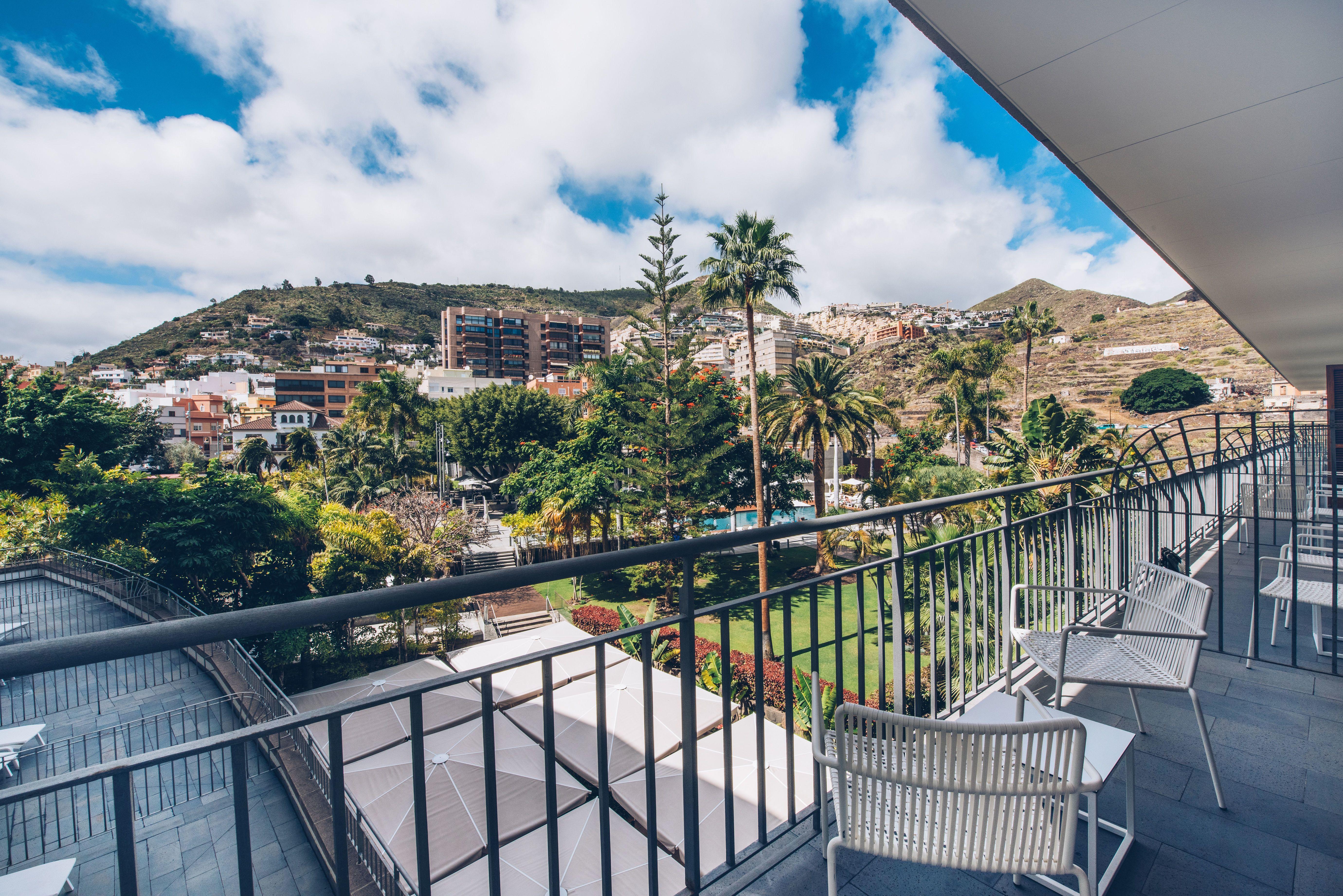 Iberostar Heritage Grand Mencey Santa Cruz de Tenerife Esterno foto Balcony view of the golf course at the Hotel del Coronado