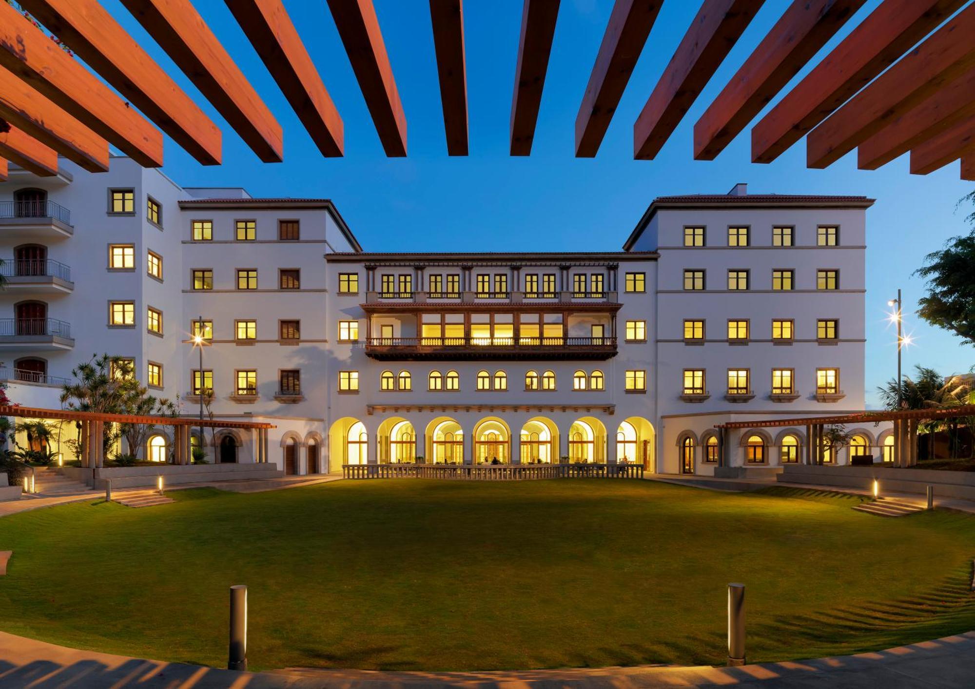 Iberostar Heritage Grand Mencey Santa Cruz de Tenerife Esterno foto The hotel's courtyard